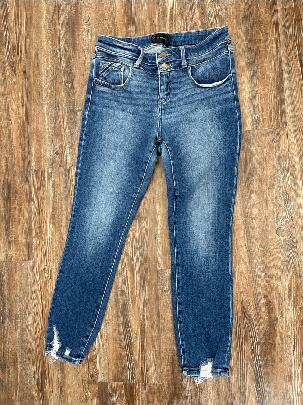Buckle Women's Skinny Jeans in Medium Blue Wash